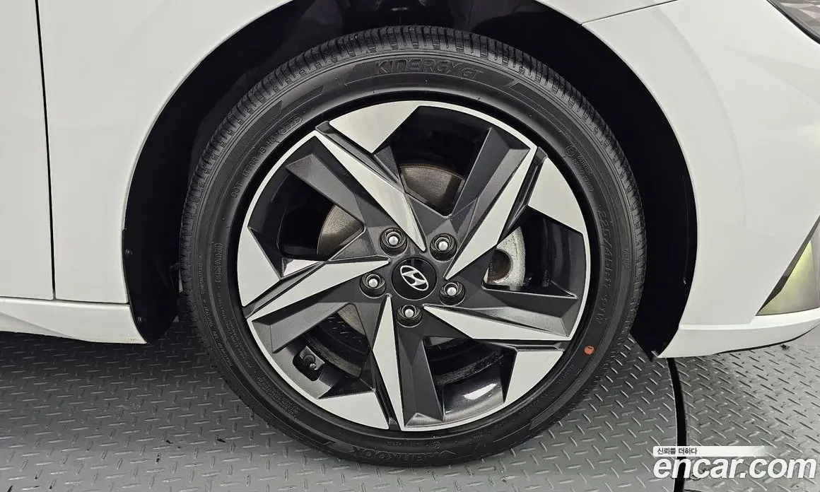 Hyundai Avante 2022 1.6 автомат (гидро), фото 7