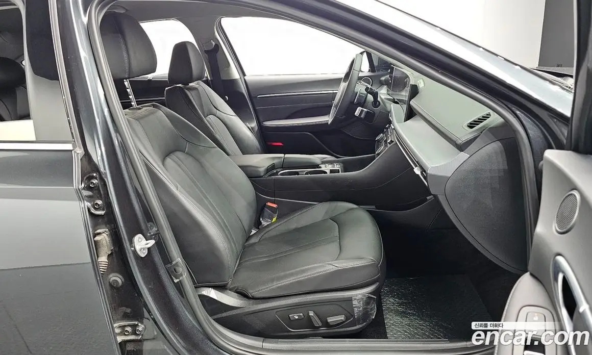 Hyundai Sonata 2023 2.0 автомат (гидро), фото 16