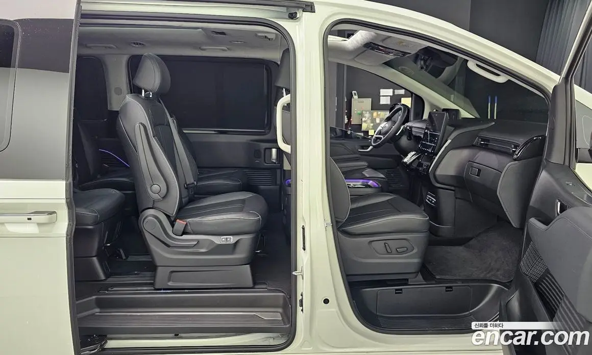 Hyundai Staria 2023 2.2 автомат (гидро), фото 12