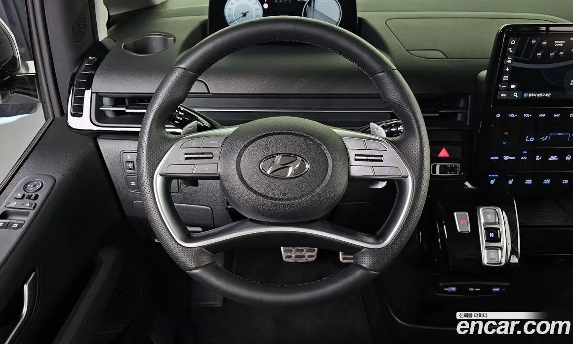 Hyundai Staria 2023 2.2 автомат (гидро), фото 13