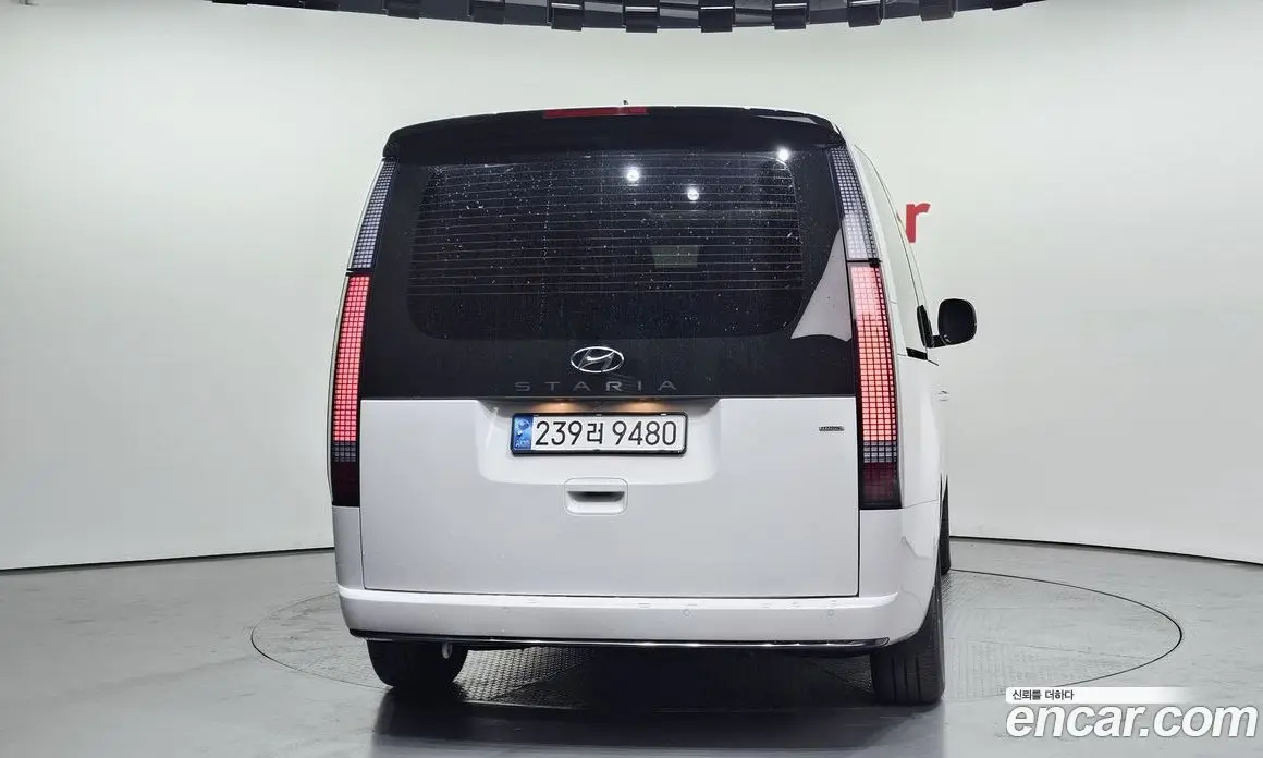 Hyundai Staria 2023 2.2 автомат (гидро), фото 4