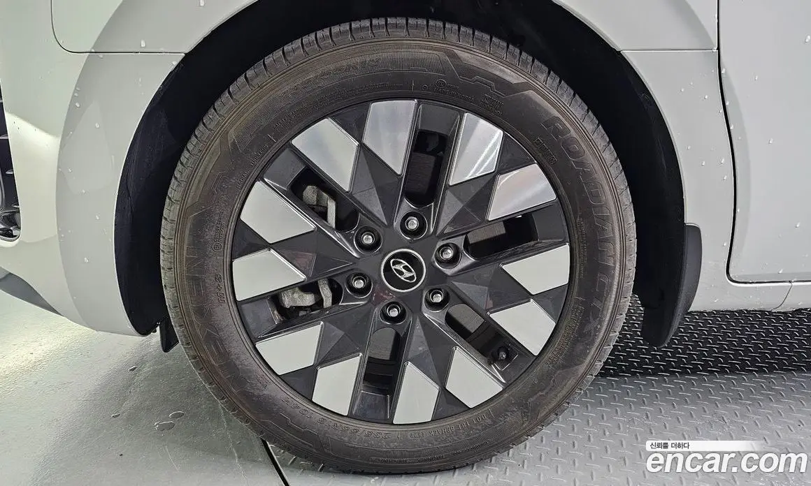 Hyundai Staria 2023 2.2 автомат (гидро), фото 5
