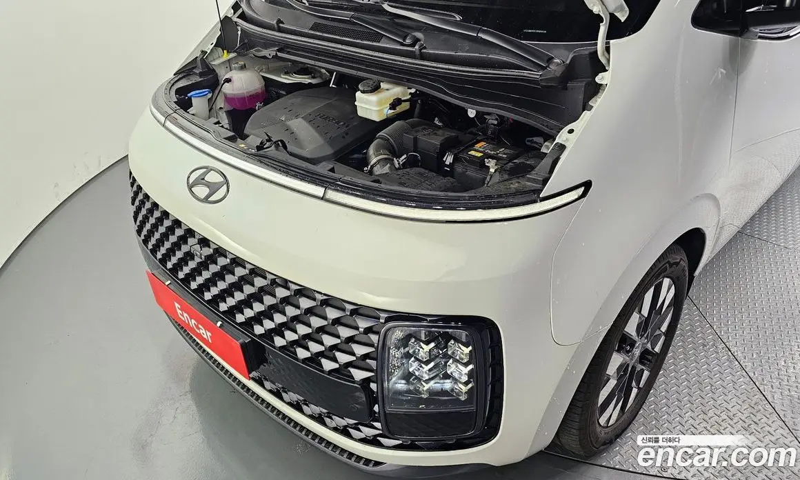 Hyundai Staria 2023 2.2 автомат (гидро), фото 6