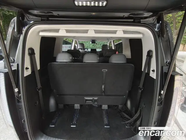 Hyundai Staria 2023 2.2 автомат (гидро), миниатюра 3