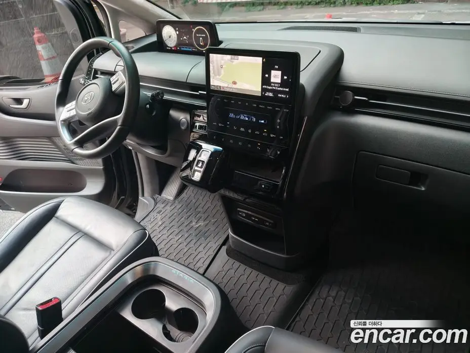 Hyundai Staria 2023 2.2 автомат (гидро), фото 4