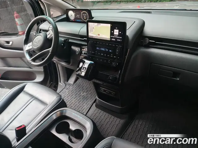 Hyundai Staria 2023 2.2 автомат (гидро), миниатюра 4