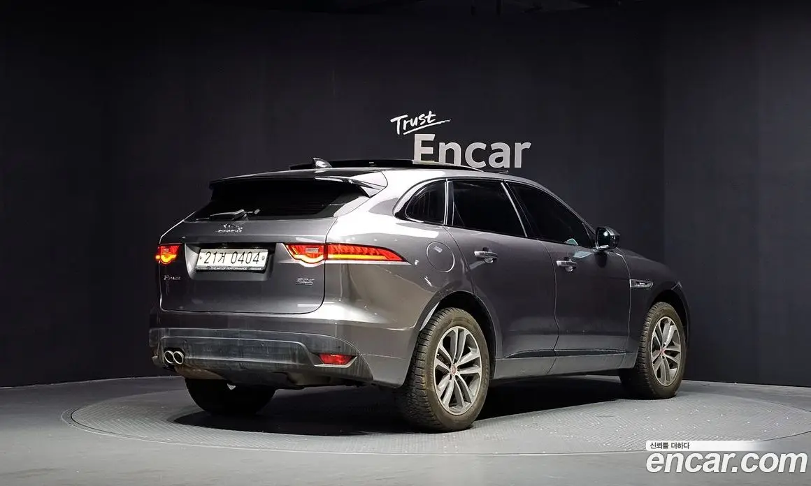 Jaguar F-Pace 2016 2.0 автомат (гидро), фото 2 Jaguar F-Pace 2016 2.0 автомат (гидро), фото 2