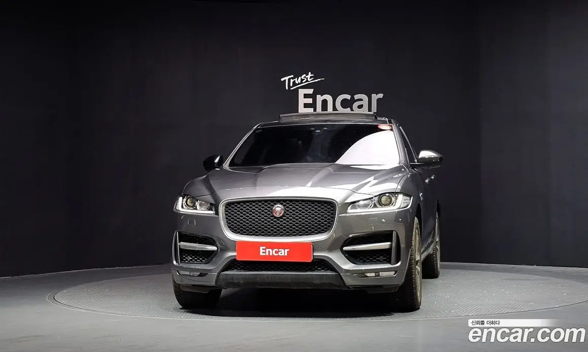Jaguar F-Pace 2016 2.0 автомат (гидро), фото 3 Jaguar F-Pace 2016 2.0 автомат (гидро), фото 3