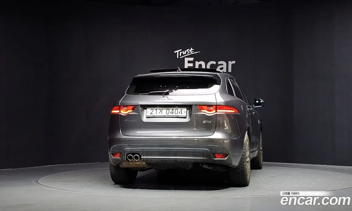 Jaguar F-Pace 2016 2.0 автомат (гидро), фото 4 Jaguar F-Pace 2016 2.0 автомат (гидро), фото 4
