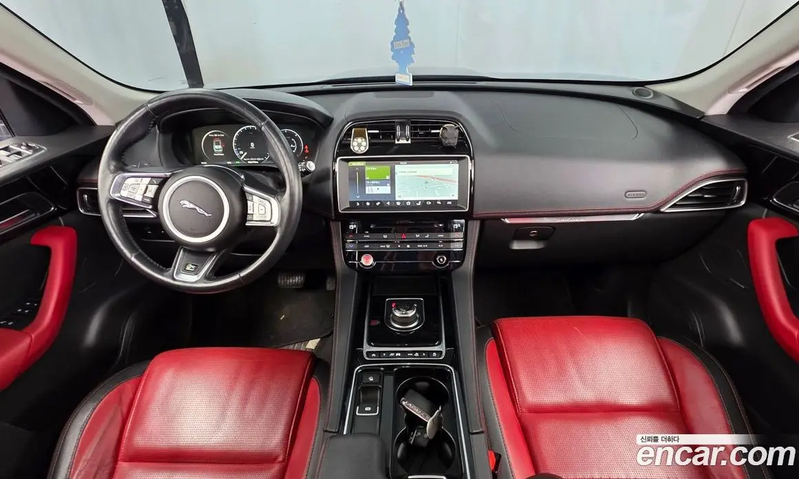 Jaguar F-Pace 2016 2.0 автомат (гидро), фото 7 Jaguar F-Pace 2016 2.0 автомат (гидро), фото 7