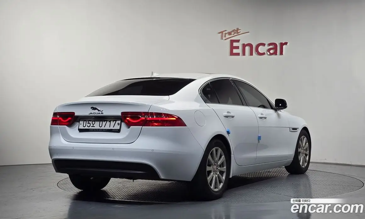 Jaguar XE 2015 2.0 автомат (гидро), фото 2 Jaguar XE 2015 2.0 автомат (гидро), фото 2