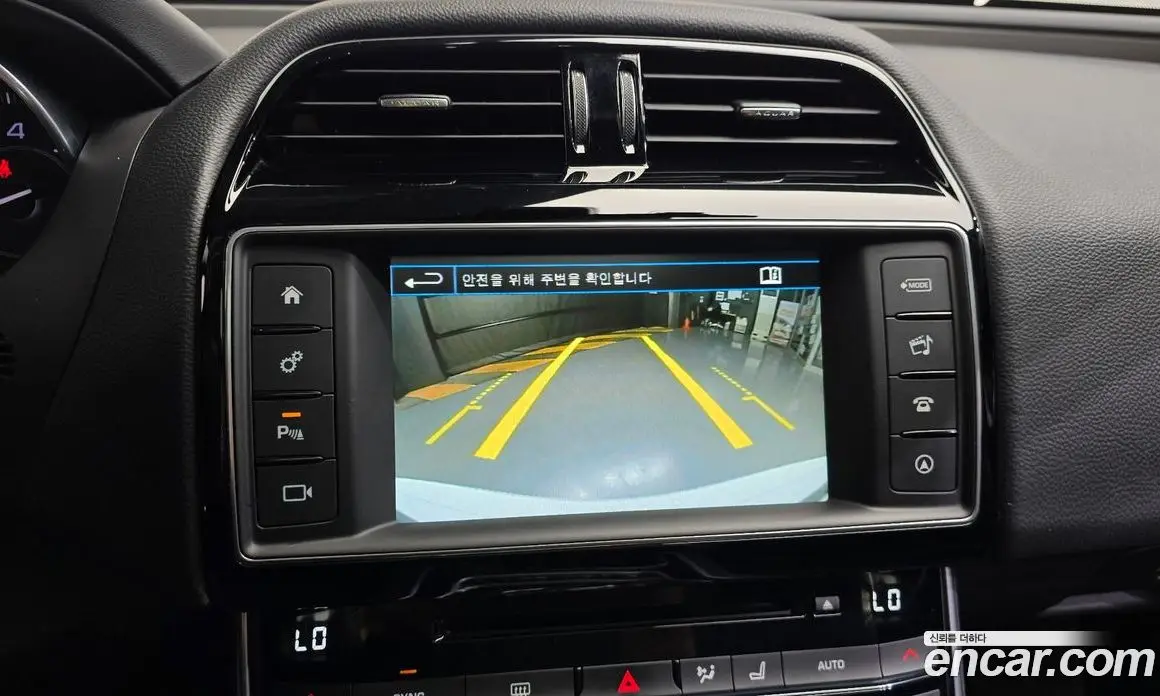 Jaguar XE 2015 2.0 автомат (гидро), фото 14 Jaguar XE 2015 2.0 автомат (гидро), фото 14