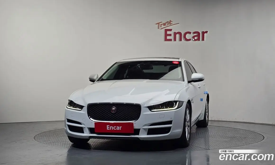 Jaguar XE 2015 2.0 автомат (гидро), фото 3 Jaguar XE 2015 2.0 автомат (гидро), фото 3