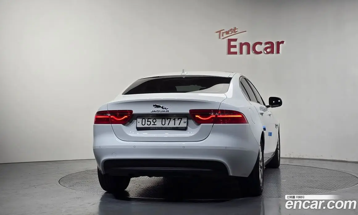 Jaguar XE 2015 2.0 автомат (гидро), фото 4 Jaguar XE 2015 2.0 автомат (гидро), фото 4