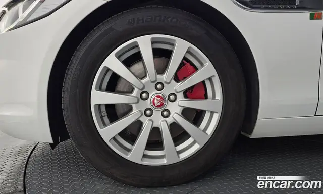 Jaguar XE 2015 2.0 автомат (гидро), миниатюра 5 Jaguar XE 2015 2.0 автомат (гидро), миниатюра 5