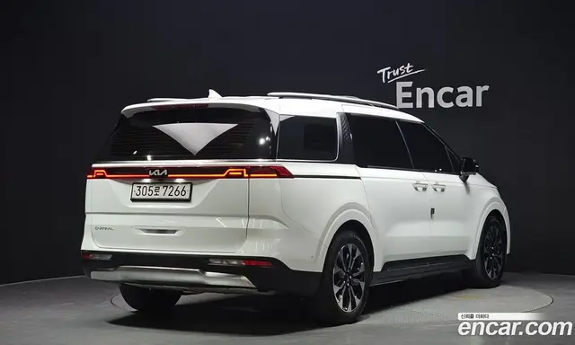 Kia Carnival 2023 2.2 автомат (гидро), миниатюра 2