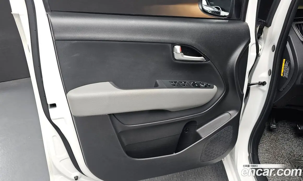 Kia Ray 2023 1.0 автомат (гидро), фото 13