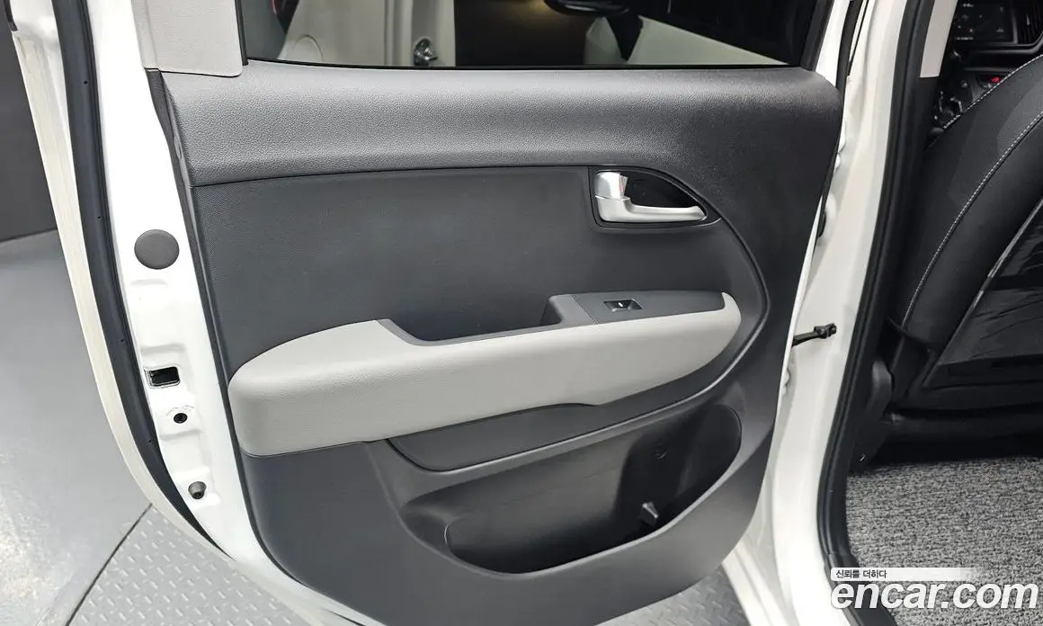 Kia Ray 2023 1.0 автомат (гидро), фото 14