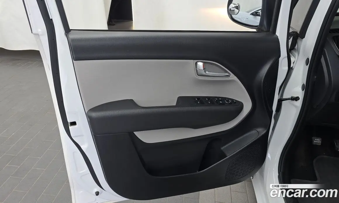 Kia Ray 2023 1.0 автомат (гидро), фото 14