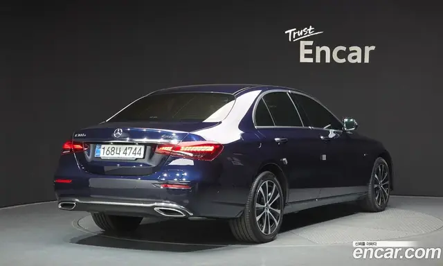 Mercedes-Benz E-Class 2021 2.0 автомат (гидро), миниатюра 2