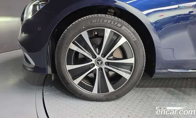 Mercedes-Benz E-Class 2021 2.0 автомат (гидро), миниатюра 5