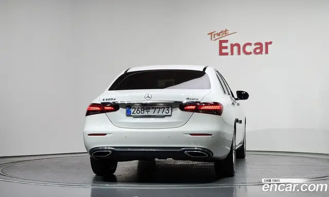 Mercedes-Benz E-Class 2022 1.9 автомат (гидро), миниатюра 4