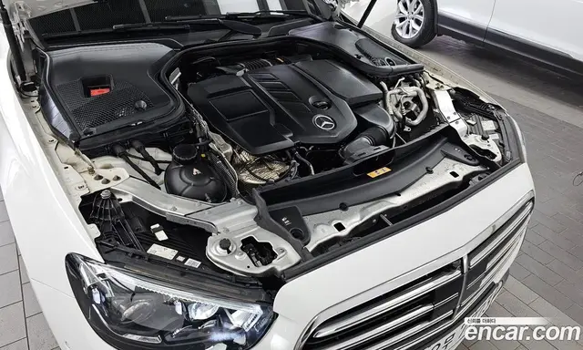 Mercedes-Benz E-Class 2022 1.9 автомат (гидро), миниатюра 6