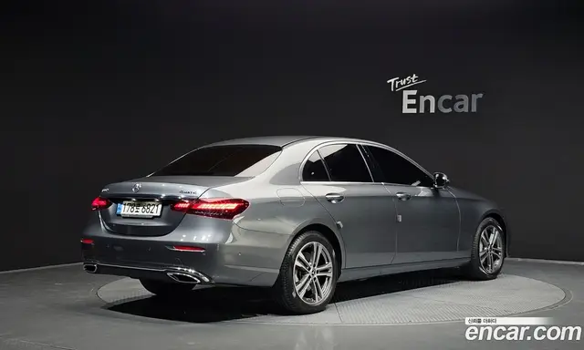 Mercedes-Benz E-Class 2022 2.0 автомат (гидро), миниатюра 2