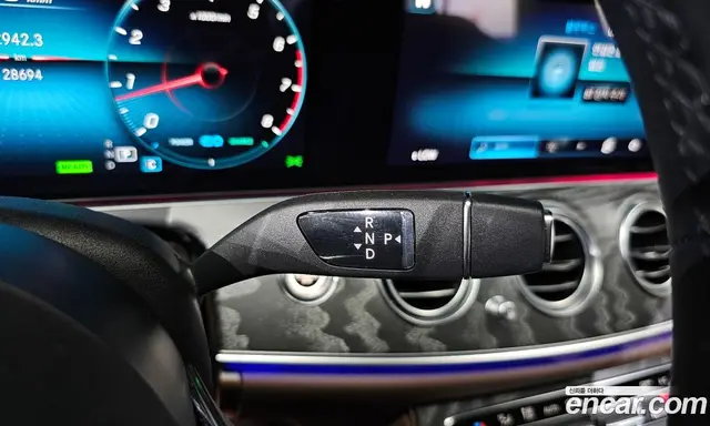 Mercedes-Benz E-Class 2022 2.0 автомат (гидро), миниатюра 12