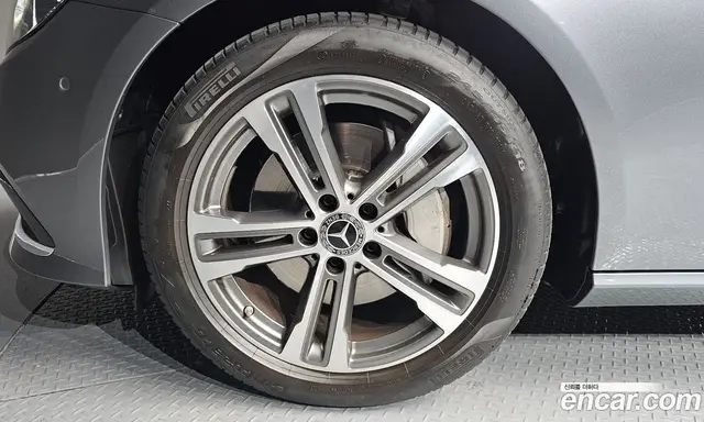 Mercedes-Benz E-Class 2022 2.0 автомат (гидро), миниатюра 5