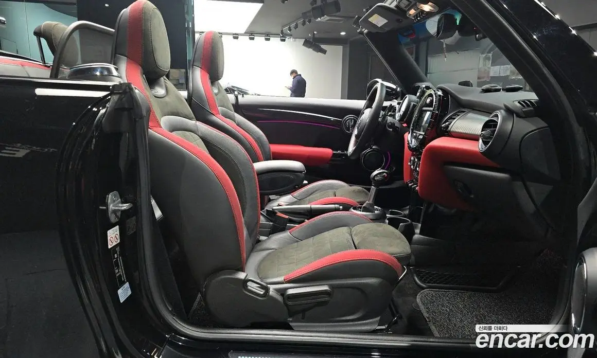 Mini Cooper Convertible 2019 2.0 автомат (гидро), фото 11 Mini Cooper Convertible 2019 2.0 автомат (гидро), фото 11