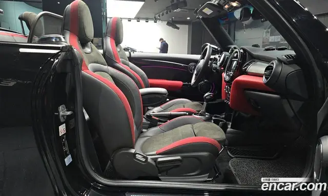 Mini Cooper Convertible 2019 2.0 автомат (гидро), миниатюра 11 Mini Cooper Convertible 2019 2.0 автомат (гидро), миниатюра 11