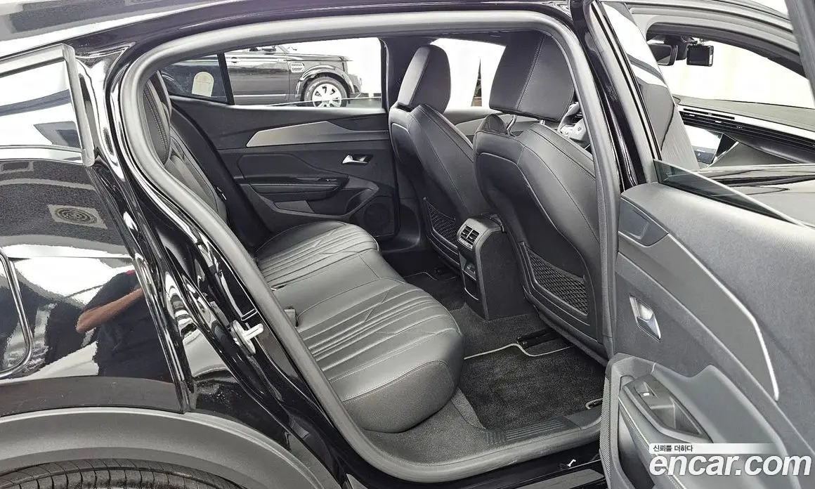 Peugeot 408 2025 1.2 автомат (гидро), фото 18 Peugeot 408 2025 1.2 автомат (гидро), фото 18