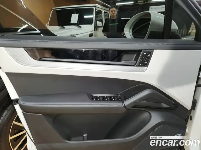 Porsche Cayenne 2023 3.0 автомат (гидро), миниатюра 10