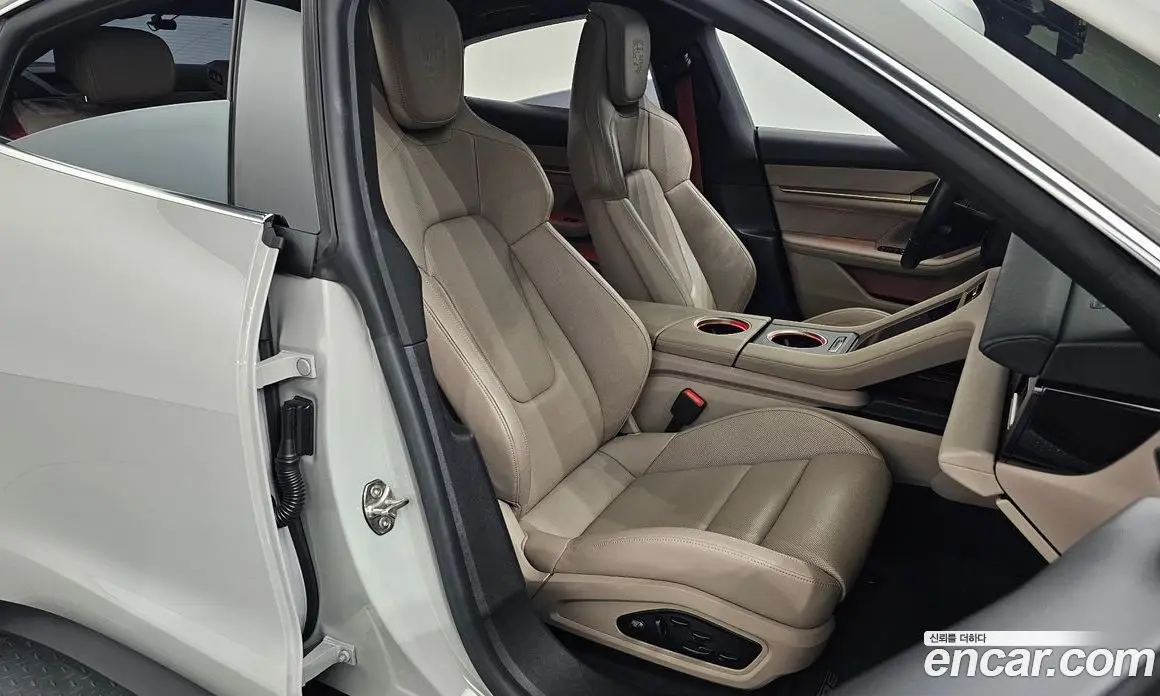 Porsche Taycan 2021 0.1 автомат (гидро), фото 17