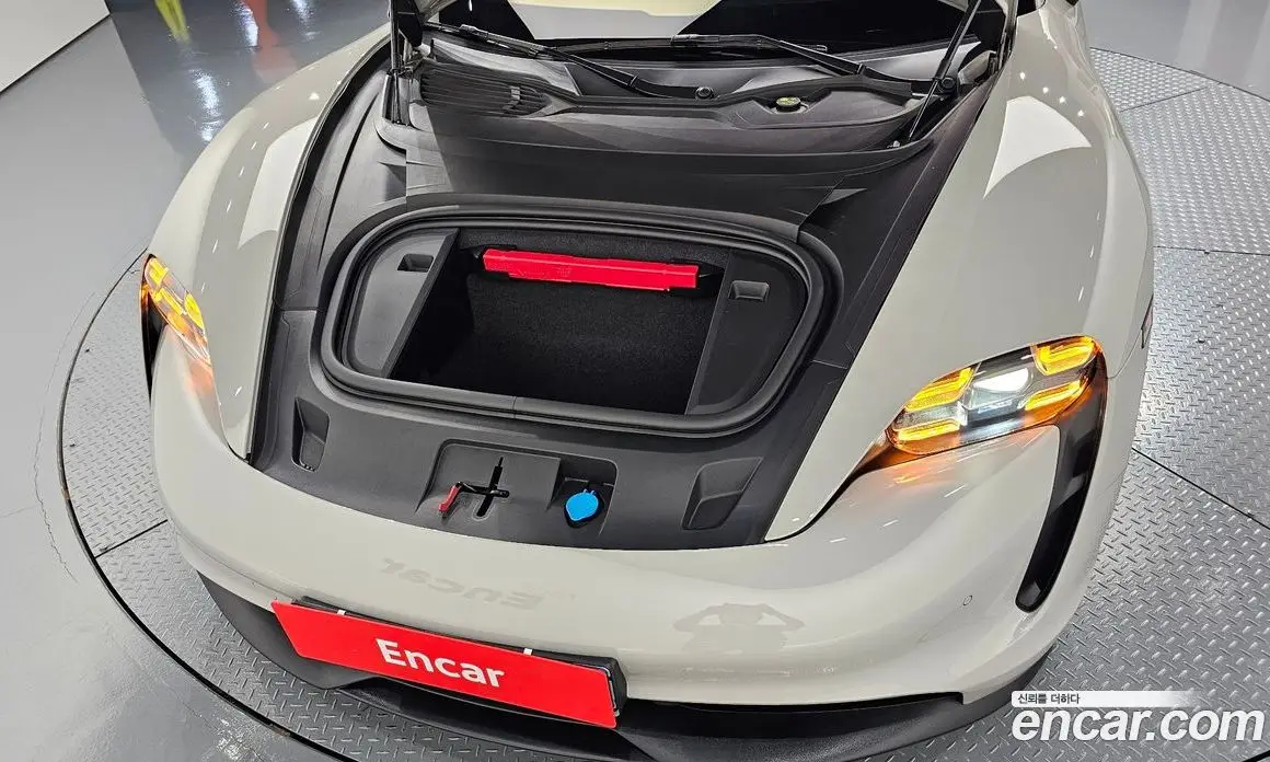 Porsche Taycan 2021 0.1 автомат (гидро), фото 5