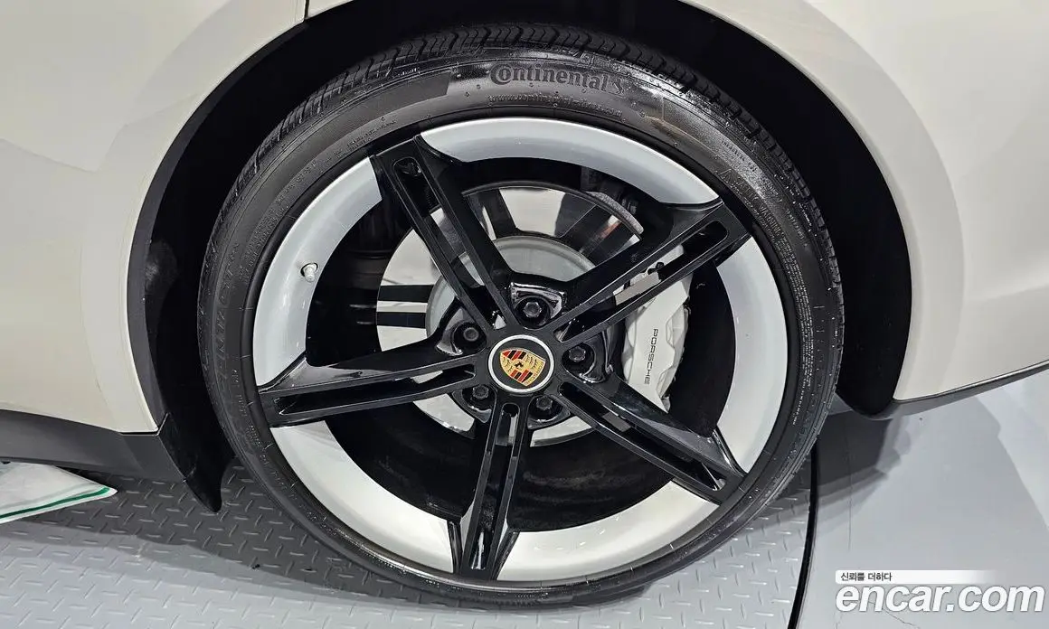 Porsche Taycan 2021 0.1 автомат (гидро), фото 6