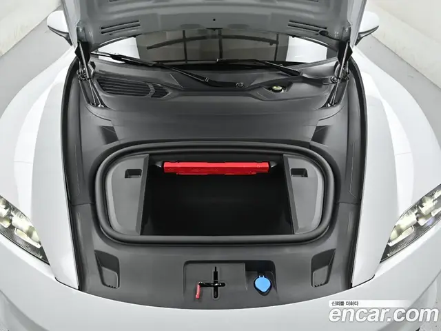 Porsche Taycan 2025 автомат (гидро), миниатюра 6