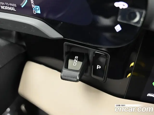 Porsche Taycan 2025 автомат (гидро), миниатюра 9