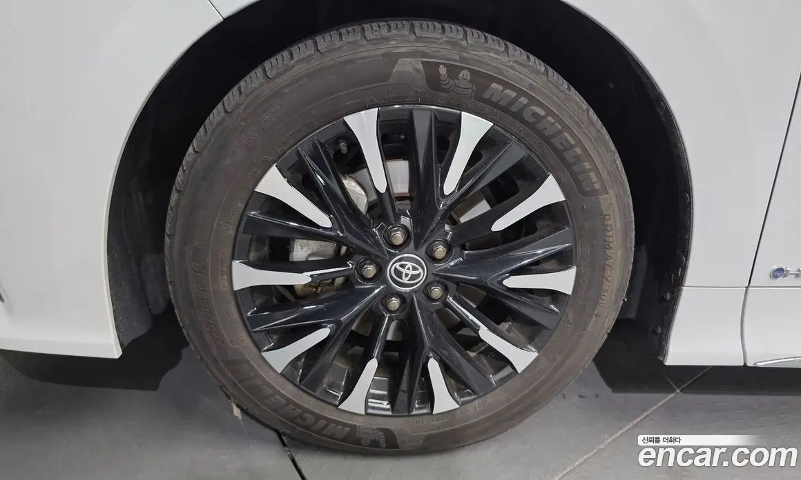 Toyota Alphard 2024 2.5 автомат (гидро), фото 5 Toyota Alphard 2024 2.5 автомат (гидро), фото 5