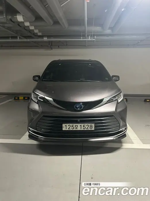 Toyota Sienna 2021 2.5 автомат (гидро), миниатюра 1 Toyota Sienna 2021 2.5 автомат (гидро), миниатюра 1