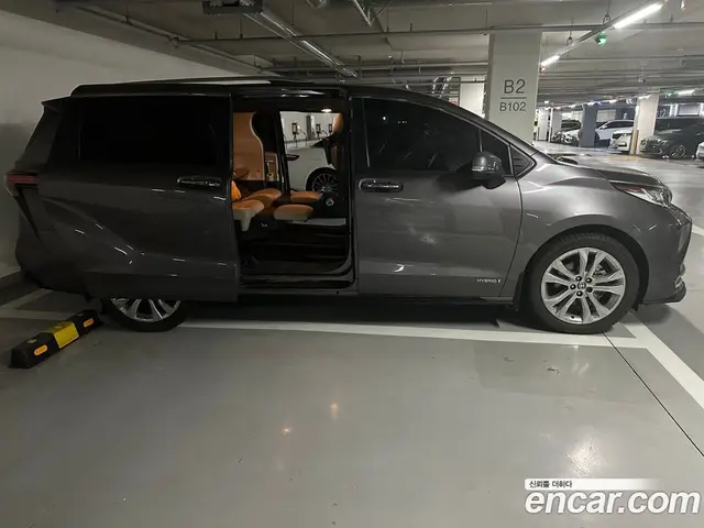 Toyota Sienna 2021 2.5 автомат (гидро), миниатюра 3 Toyota Sienna 2021 2.5 автомат (гидро), миниатюра 3