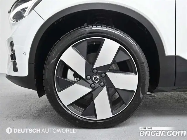 Volvo XC40 2024 0.2 автомат (гидро), миниатюра 5 Volvo XC40 2024 0.2 автомат (гидро), миниатюра 5
