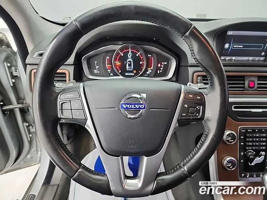 Volvo XC70 2015 2.0 автомат (гидро), фото 9 Volvo XC70 2015 2.0 автомат (гидро), фото 9