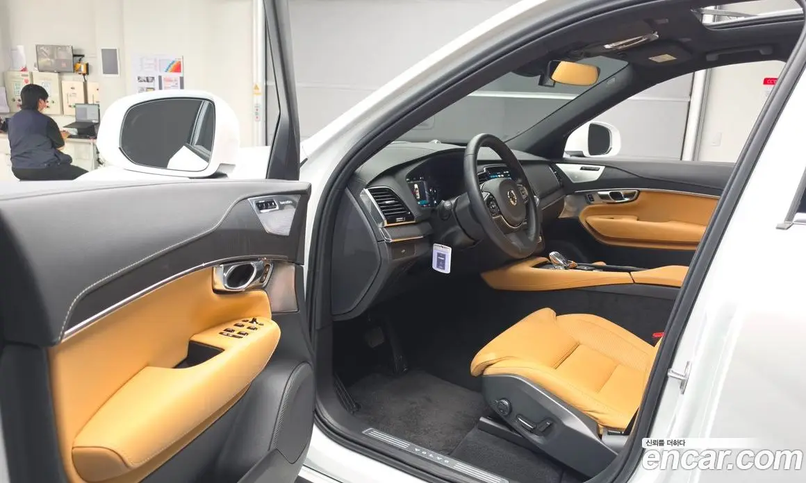 Volvo XC90 2025 2.0 автомат (гидро), фото 13
