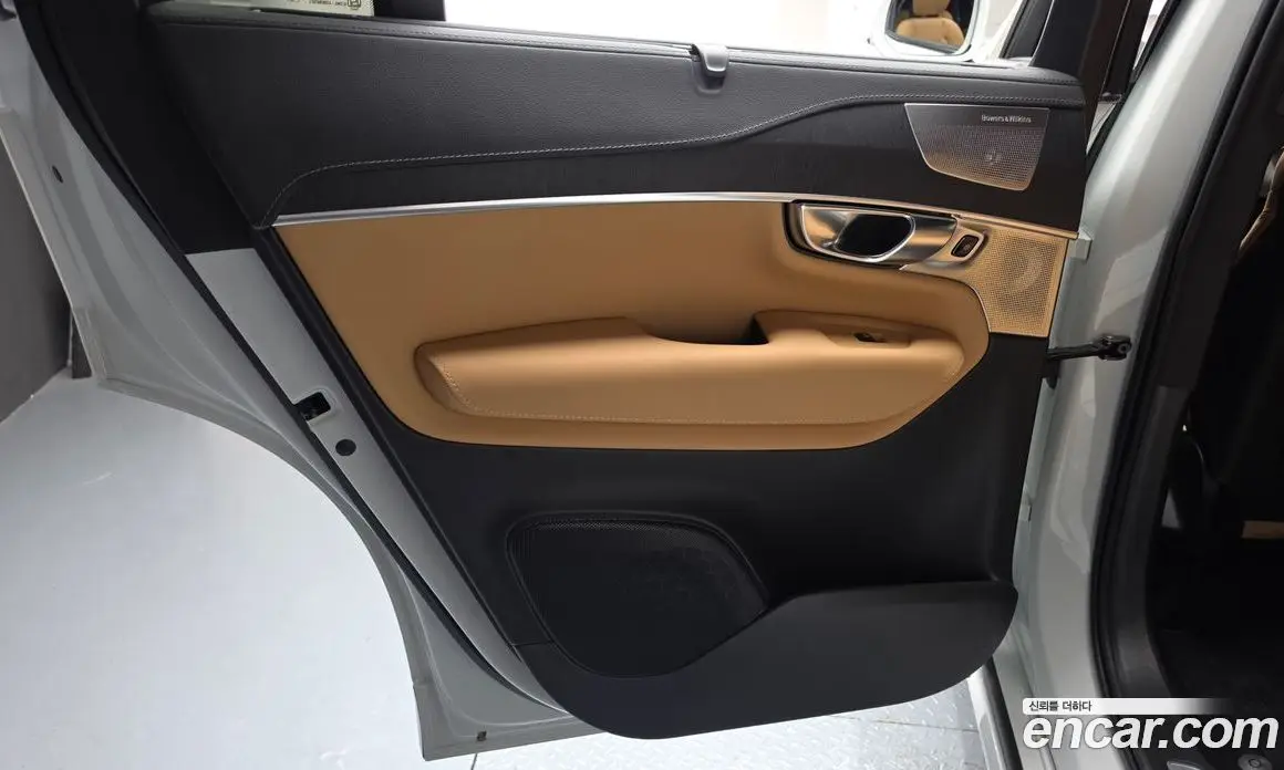 Volvo XC90 2025 2.0 автомат (гидро), фото 15