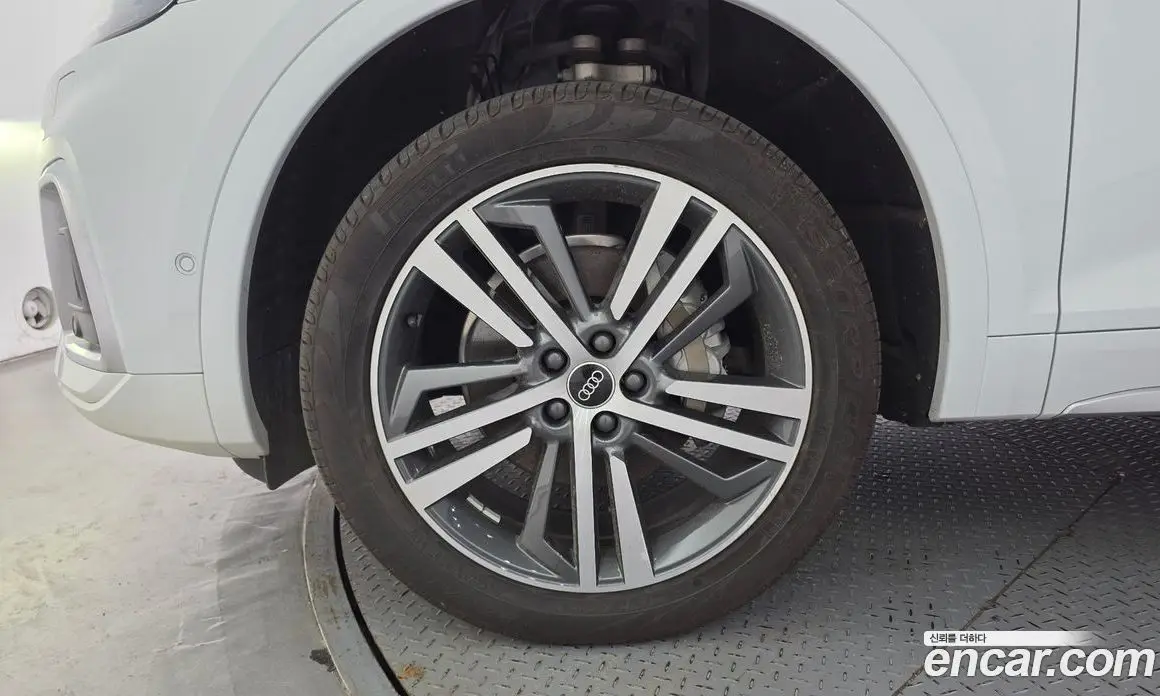 Audi Q5 2022 2.0 автомат (гидро), фото 5