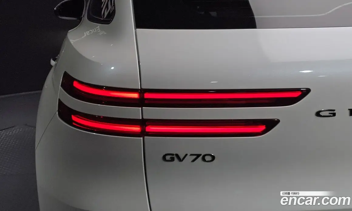 Genesis GV70 2024 2.5 автомат (гидро), фото 9 Genesis GV70 2024 2.5 автомат (гидро), фото 9
