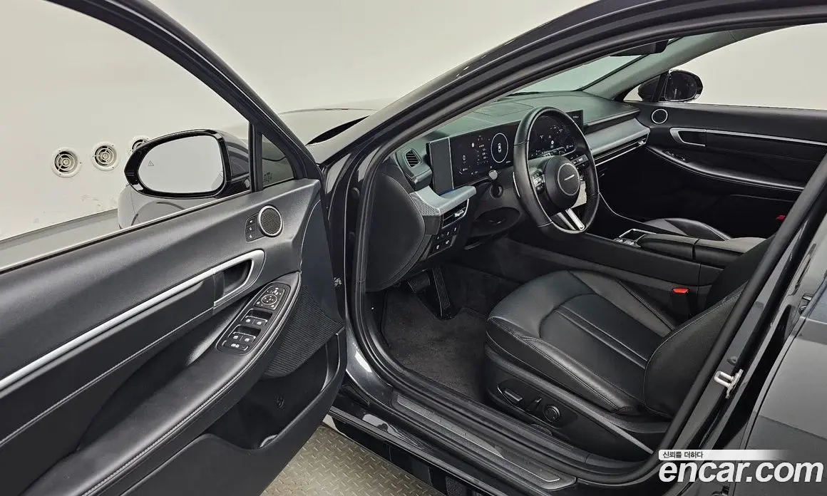 Hyundai Sonata 2023 1.6 автомат (гидро), фото 12