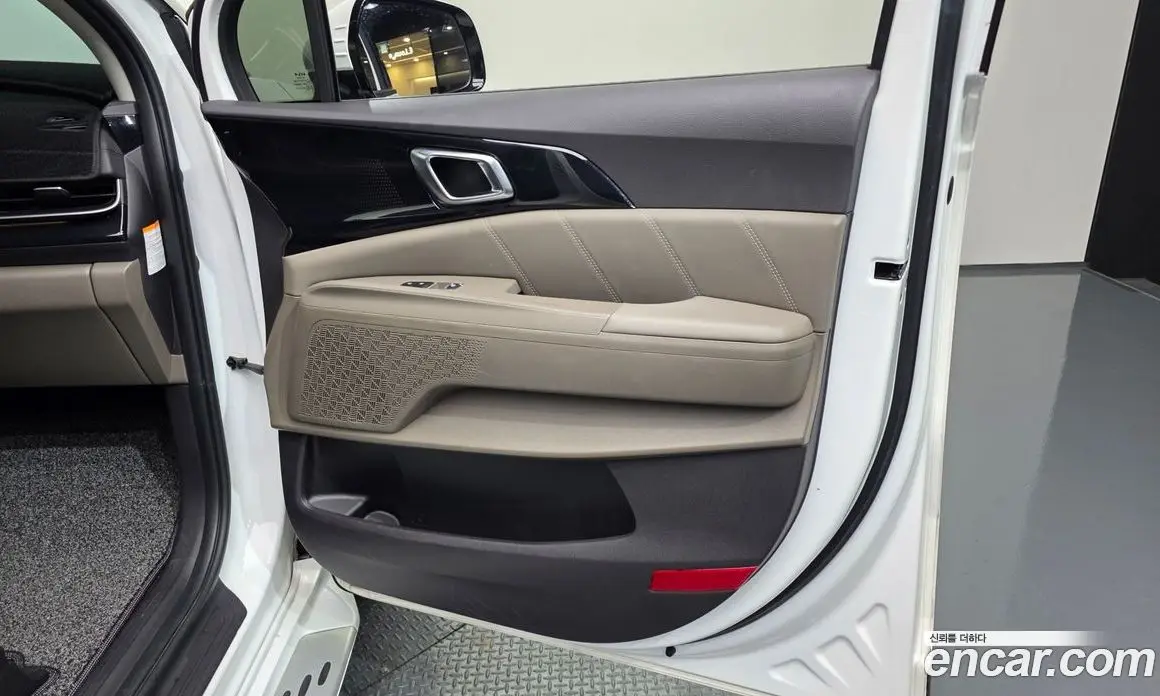 Kia Carnival 2024 1.6 автомат (гидро), фото 15